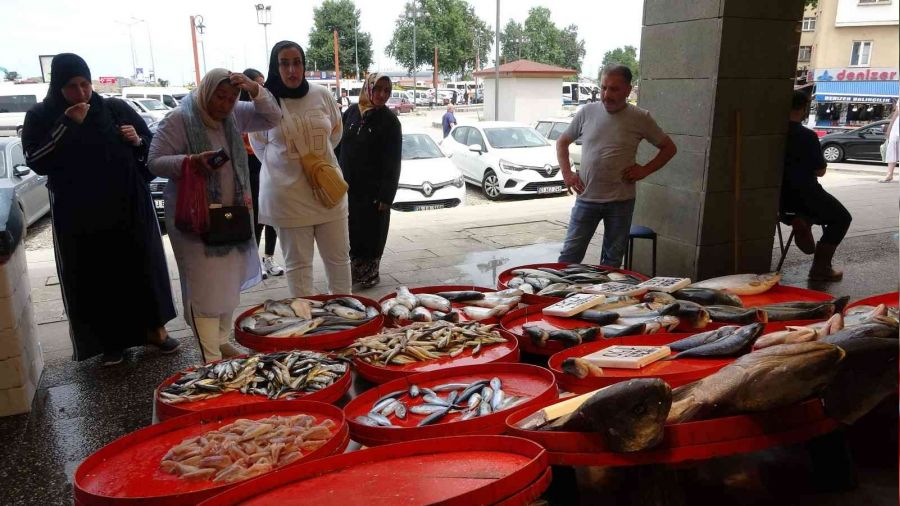 Arap turistlerin bala olan ilgisi Trabzonlu esnaf artt