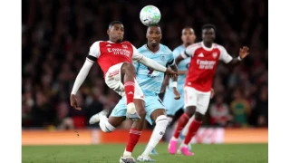 Arsenal, 22 y�ll�k hasreti dindirmek �zere