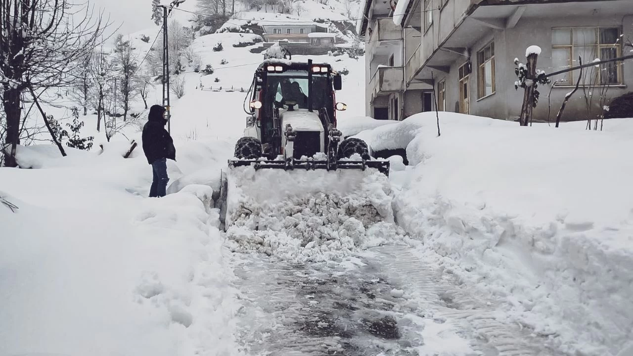 Artvin'de eğitime kar engeli