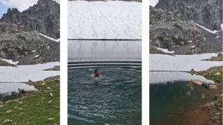 Artvin'de yaz ortasında karla kaplı göle girdiler