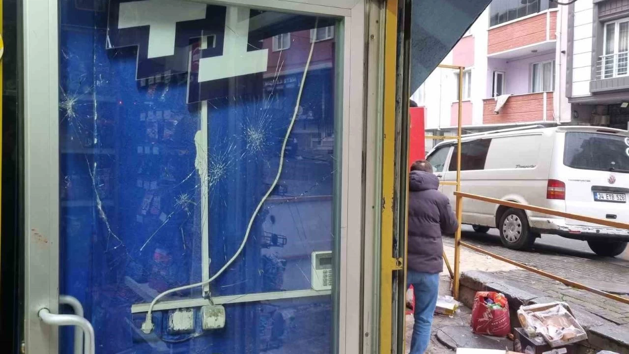 Avcılar'da tekel bayisinde sopalı haraç kavgası