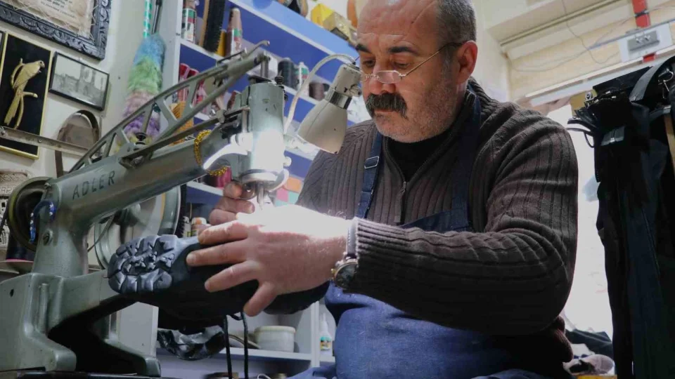 Ayakkabı tamircilerinde kış yoğunluğu başladı