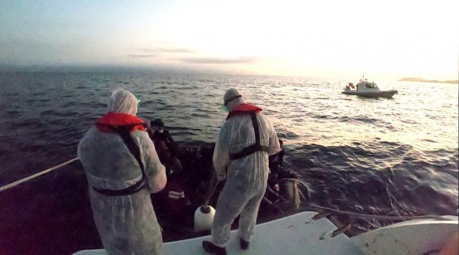 Ayvalık'ta 36 göçmen kurtarıldı
