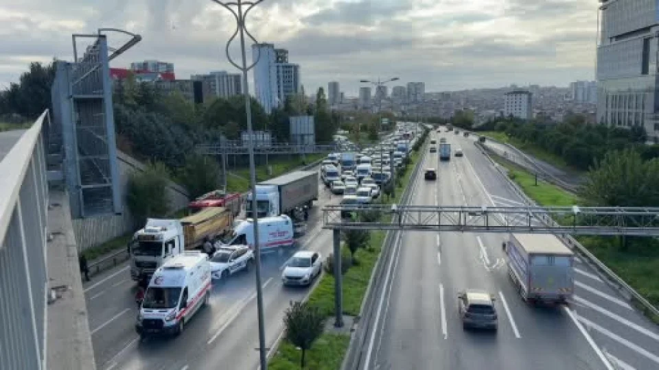 Bağcılar'da zincirleme kaza: Yaralılar var