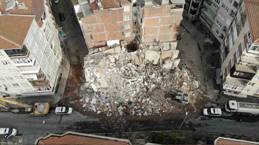 Bah�elievler'de tahliye edilen binan�n y�k�m� tamamland�