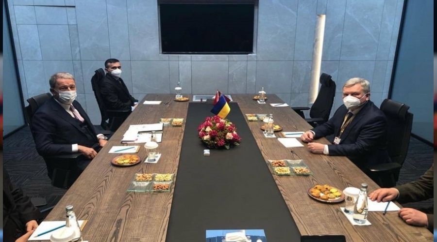 Bakan Akar, Ukraynal� mevkida�� ile bir araya geldi