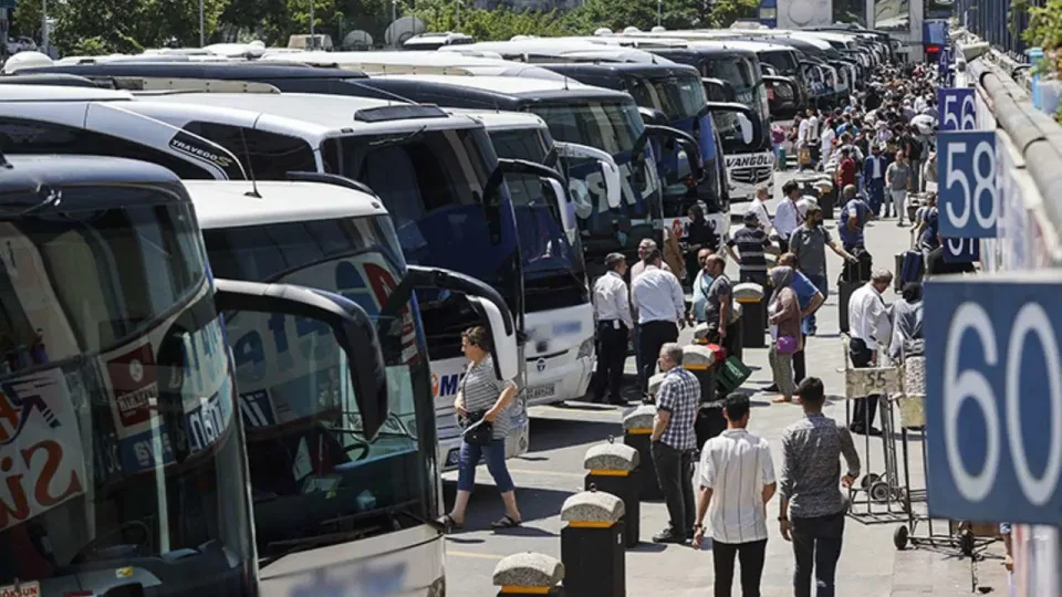 Bakan Uralo�lu: Otob�s bileti 12 saat kalana kadar tam iade edilebilecek