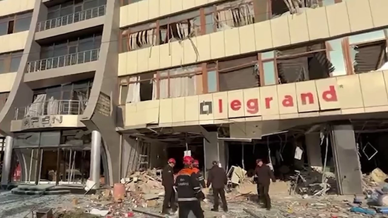 Bakü'de iş merkezinde patlama: 5 yaralı