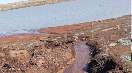 Balıklar için kuyudan gölete kanal açtılar