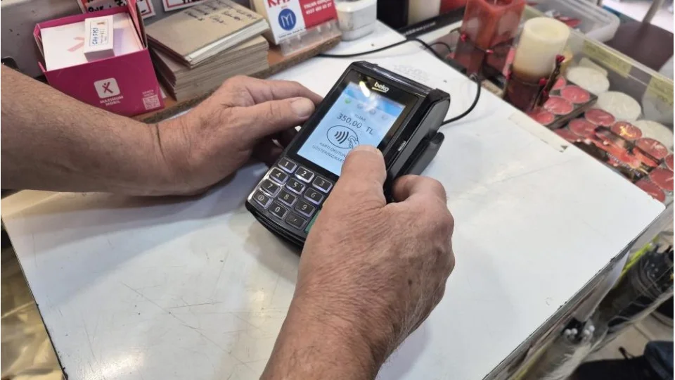Bankalar, POS makineleri �zerinden esnaf� soyuyor