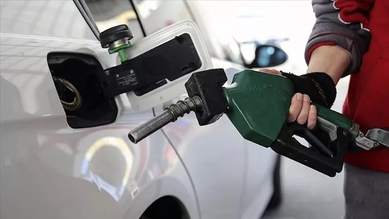 Benzine bir zam daha geliyor!