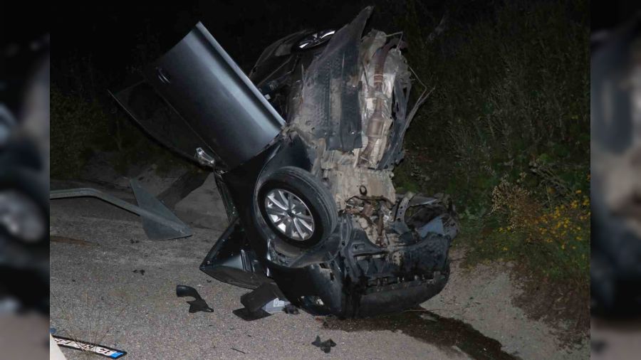 Beton bariyere arpan otomobil ikiye blnd: 1 l, 1 yaral