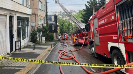 Beykoz'da ahap bina yanarak kl oldu