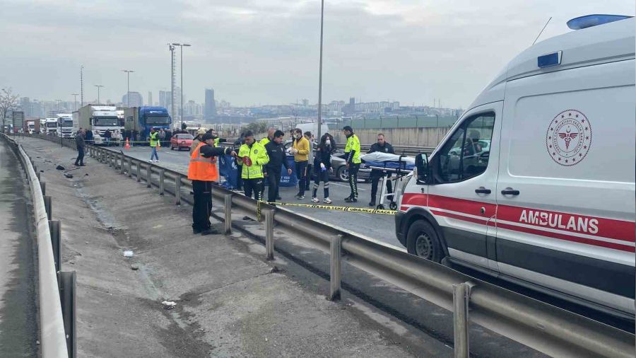 Beylikd�z�'nde feci kaza: 2 �l�