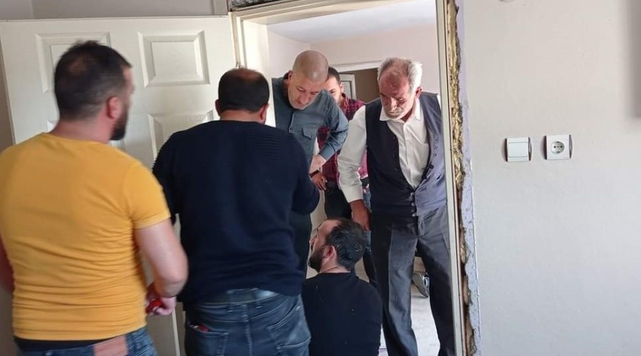 Bingöl'de bir evden 7 yılan çıkartıldı