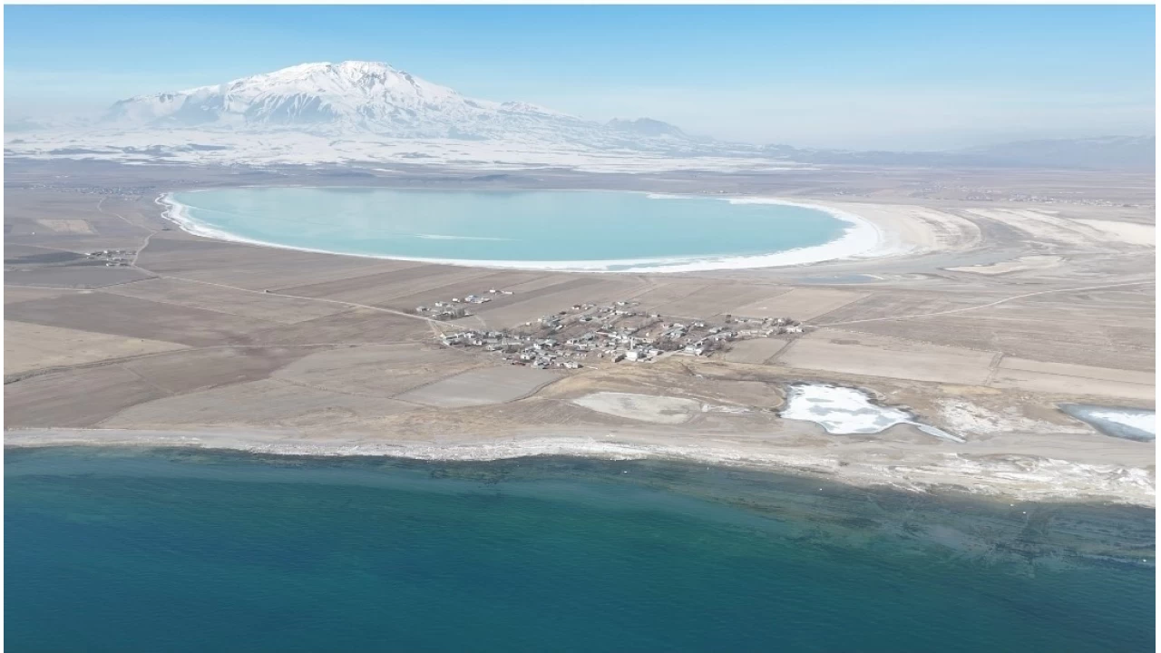 Bitlis'te iki g�l aras�nda muhte�em k�y