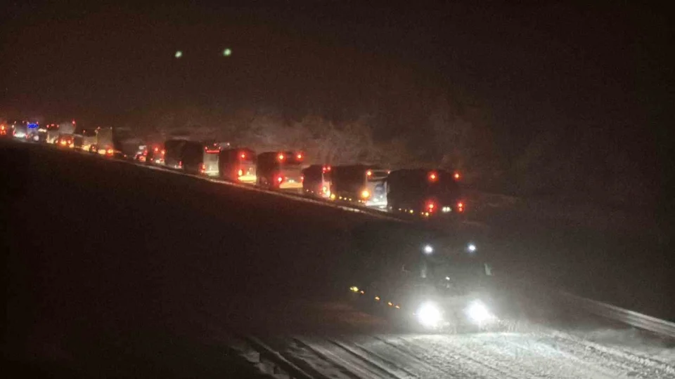 Bolu Ankara istikametinde 3 t�r�n yolu kapatmas� sonucu ula��m durdu