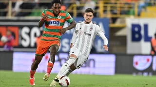 Bronckhorst Muçi'yi tercih etmiyor