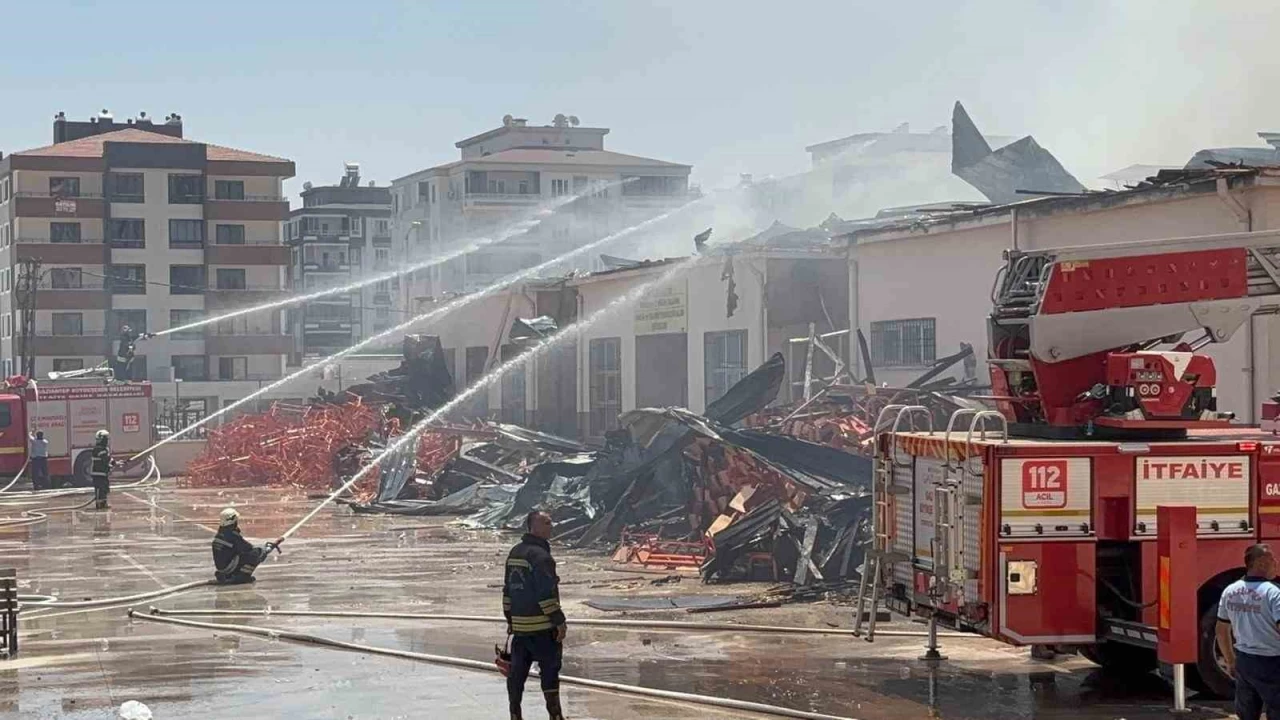 Bu kez de meslek lisesinde yangın çıktı
