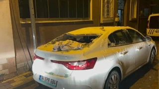 Bursa'da 4. kattan aracın üzerine düşen şahıs ağır yaralandı