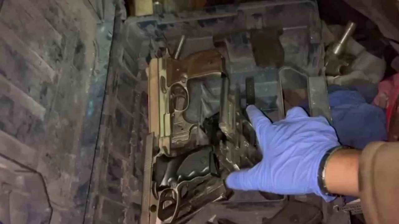 Bursa'da çok sayıda silah ele geçirildi