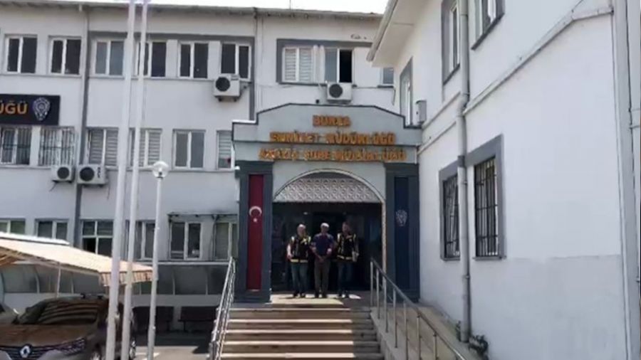 Bursa'da iki ye�enini vurarak �ld�ren cinayet zanl�s� amca tutukland�