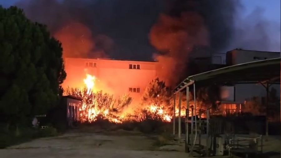 Bursa'da iplik fabrikas�nda korkutan yang�n