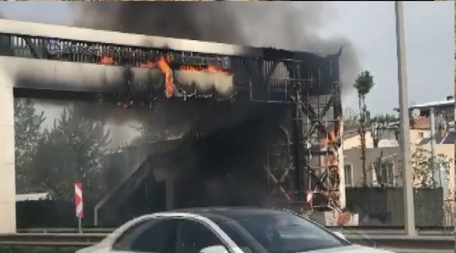 Bursa'da korku dolu anlar...Üst geçit alev alev yandı