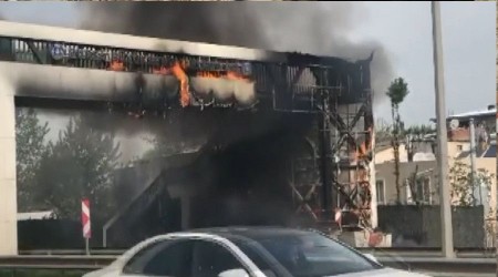 Bursa'da korku dolu anlar...Üst geçit alev alev yandı