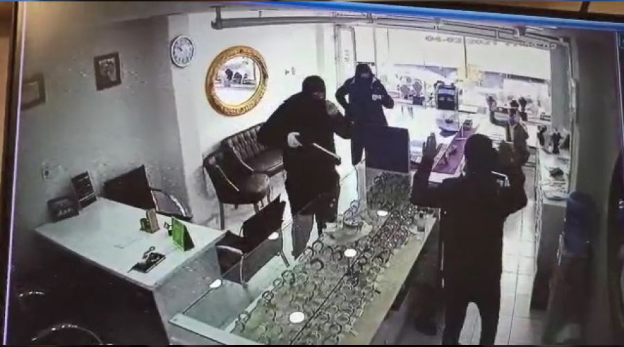 Bursa'da kuyumcuyu soyan iki kişi tutuklandı