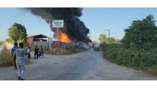 Bursa'da plastik fabrikas alevlere teslim oldu