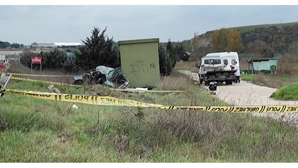 B�y�k�ekmece'de gece ya�anan kaza g�nd�z fark edildi: 2 �l�