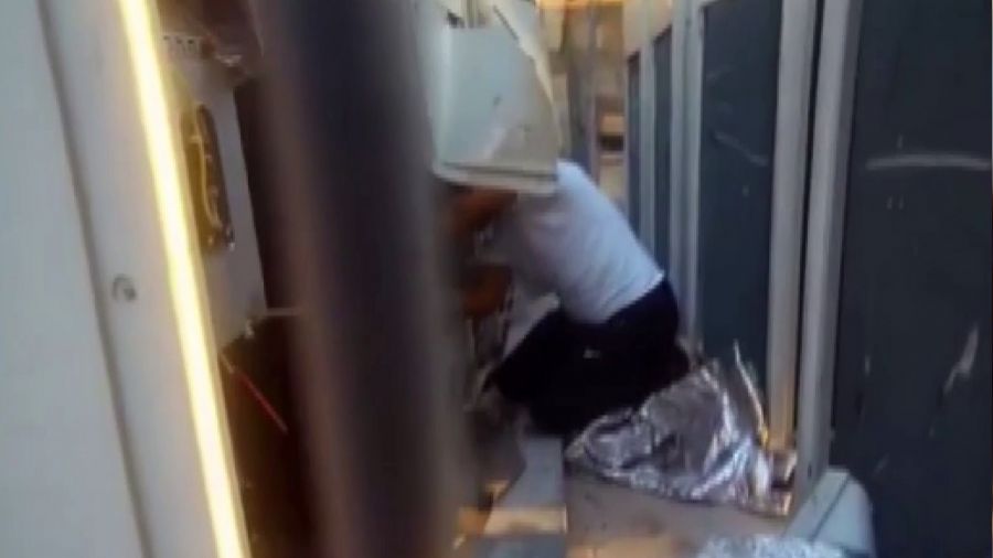 Caminin gaz tankını sökerken bekçilere yakalandı
