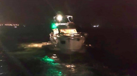 Çanakkale Boğazı'nda sürüklenen tekne kurtarıldı
