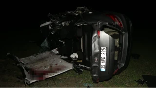 �anakkale'de iki otomobilin �arp��t��� kazada 5 ki�i �ld�, 1 ki�i yaraland�