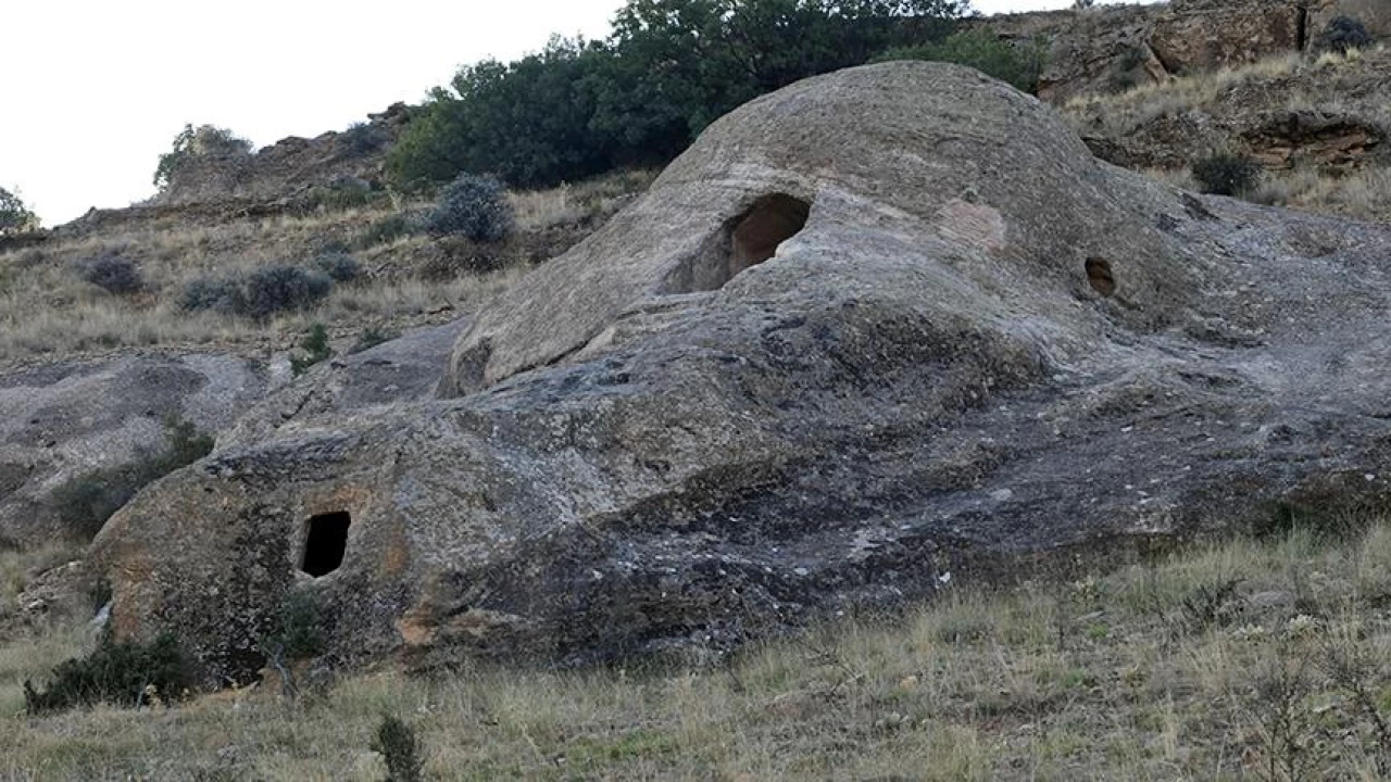 Ceritkale Kaya Mezarları: Geçmişin taşlara kazınmış hikâyesi