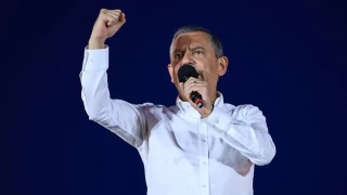 CHP Genel Bakan zel, partisinin Gaziosmanpaa mitinginde konutu