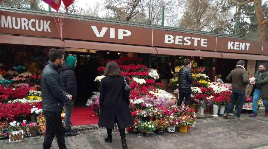 �i�ek�ilerde Sevgililer G�n� yo�unlu�u