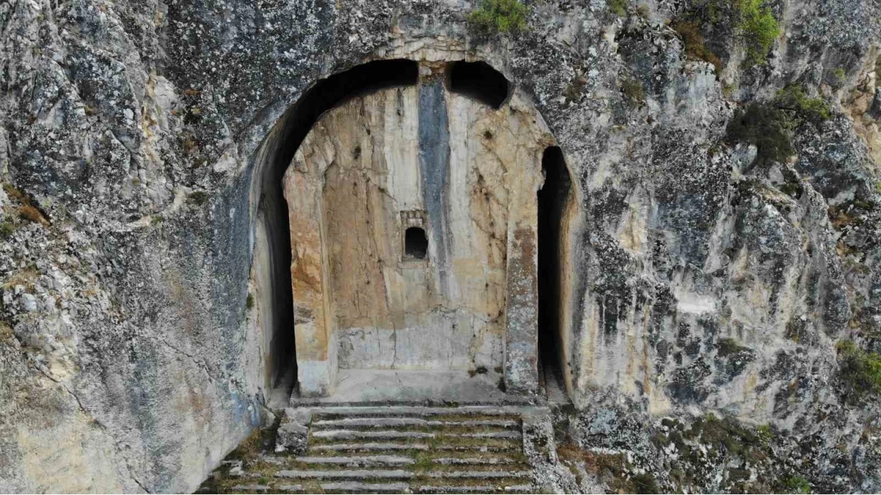 orum'un gizemli kaya mezar byk ilgi gryor