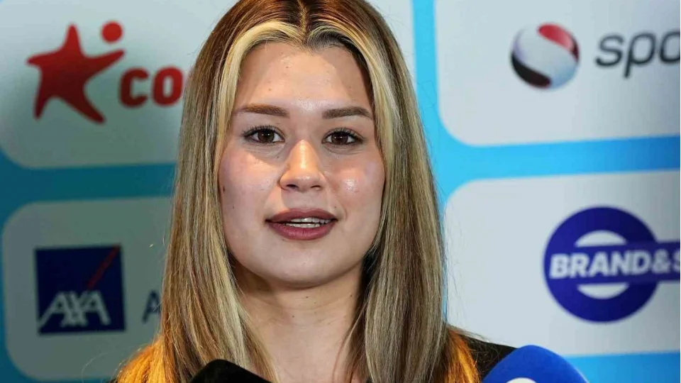 Defne Kurt, Singapur'dan 5 alt�n madalya ile d�nd�