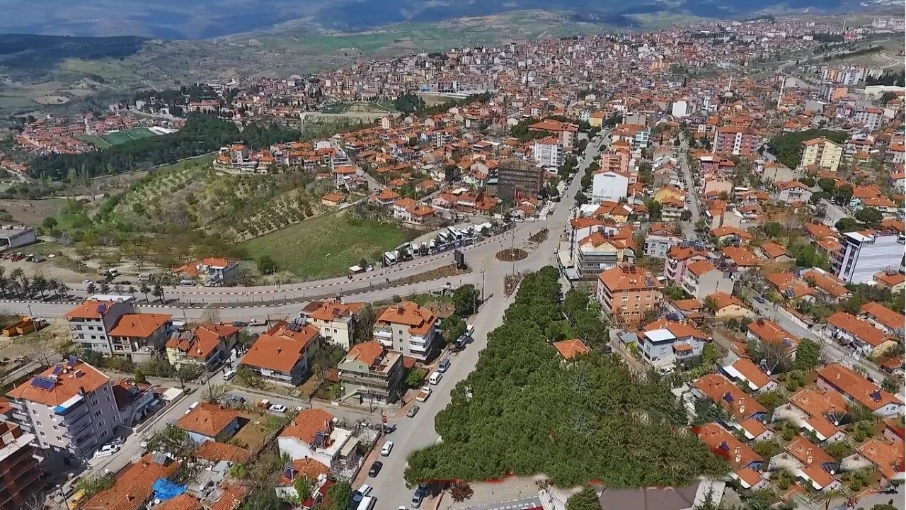 Demirci’nin kıraç arazisinde tarım