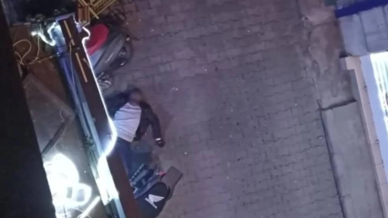 Devrilen motosiklette belindeki silah patlay�nca kuzenini kazara �ld�rd�