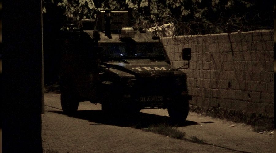 Diyarbak�r'da patlama polisi harekete ge�irdi