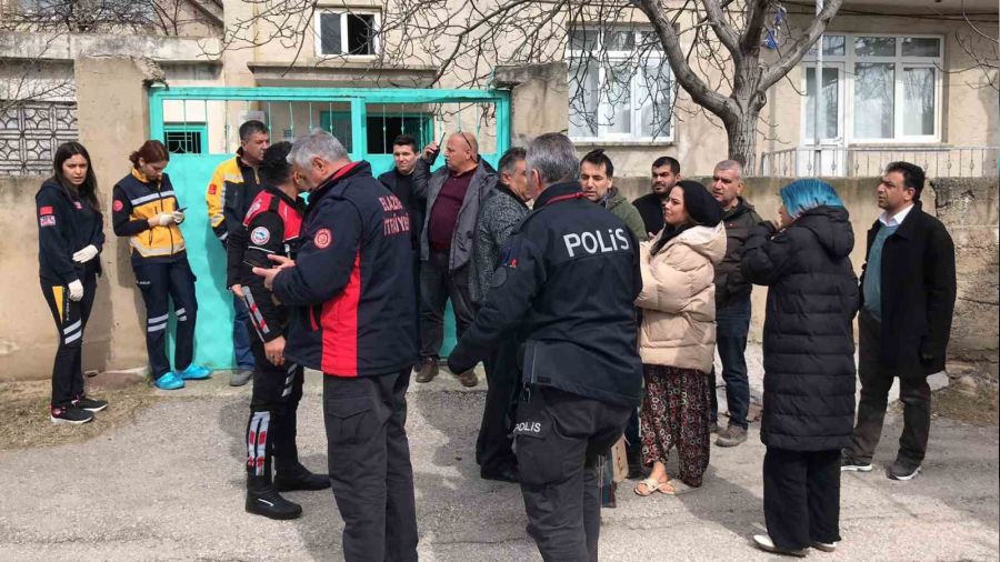 Do�al gaz ka�a�� i�in eve giren polis deh�etle kar��la�t�