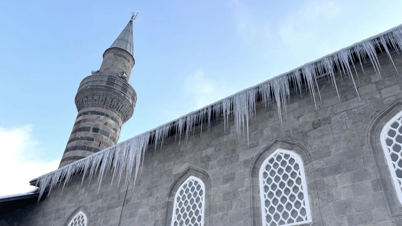 Do�u Anadolu'da g�letler dondu, camlar buz tuttu