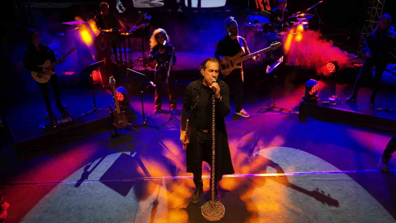 Edirne'de konser veren Kra, Gll'y and