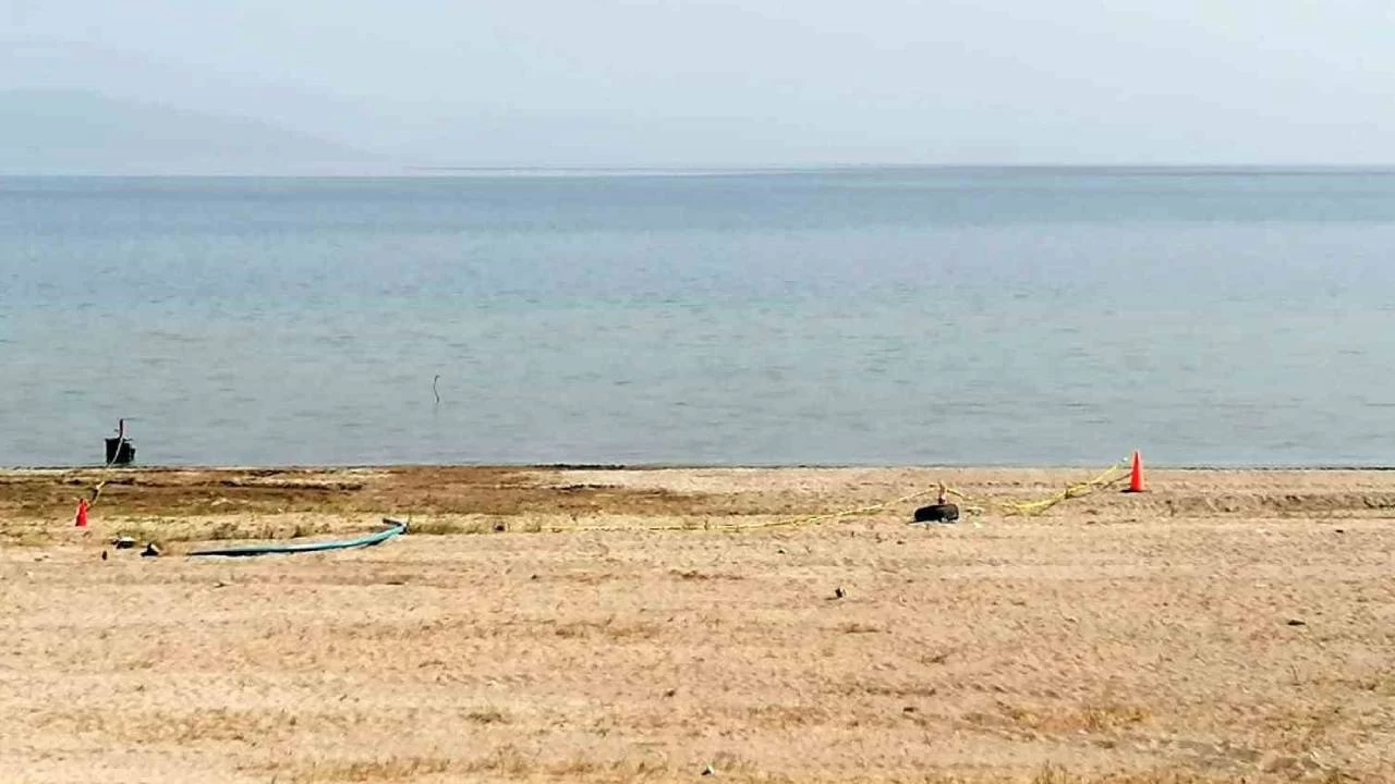 Eğirdir Gölü'nde 7 el bombası tespit edildi