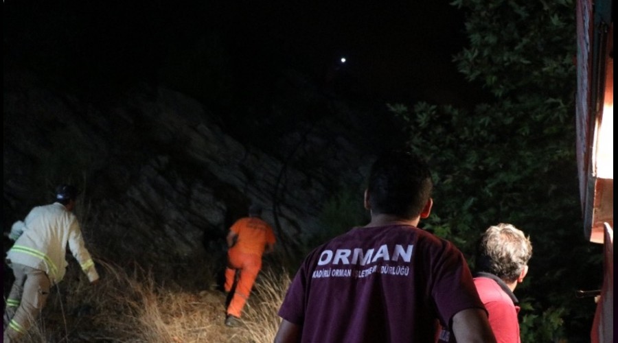 Ekipler canla başla yangına müdahale ediyor