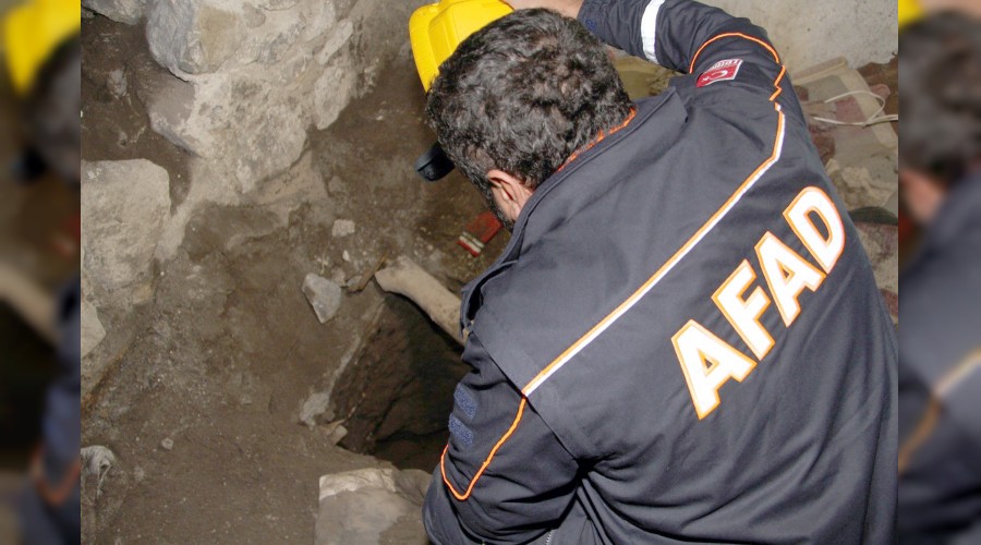 Ekipler girdiği evde kuyuyla karşılaştı