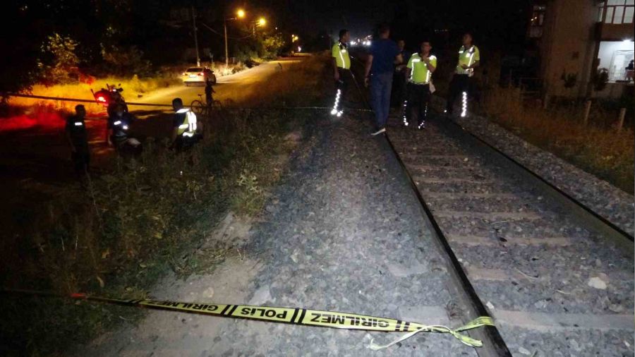 Elazığ'da kadın ve çocuğa tren çarptı